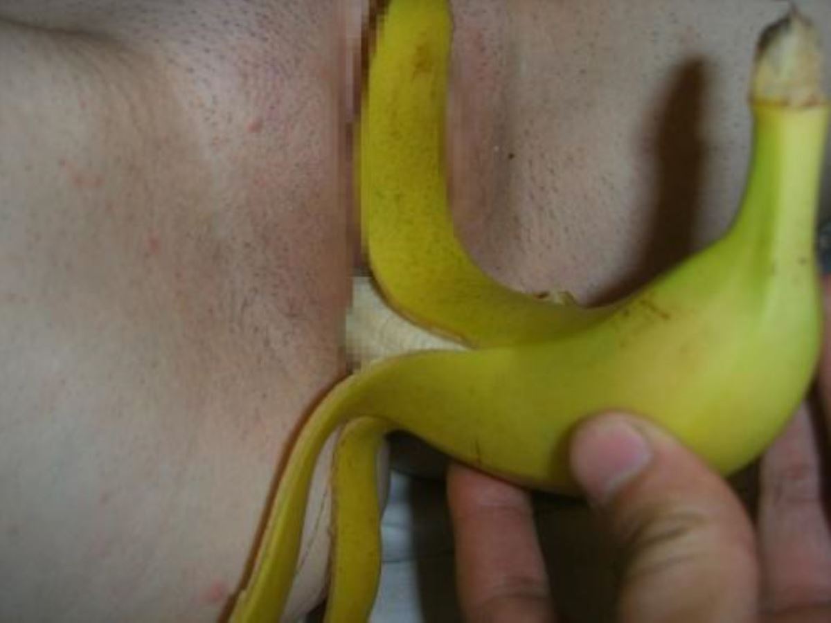 おまんこ異物挿入！！バナナをねじ込まれたマンコ画像 43