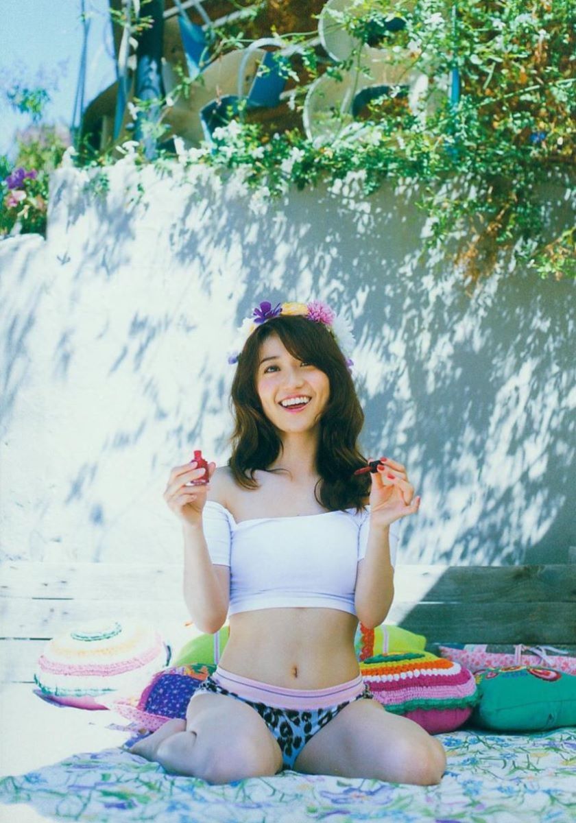 大島優子のオカズ写真集「脱ぎやがれ！」画像 4