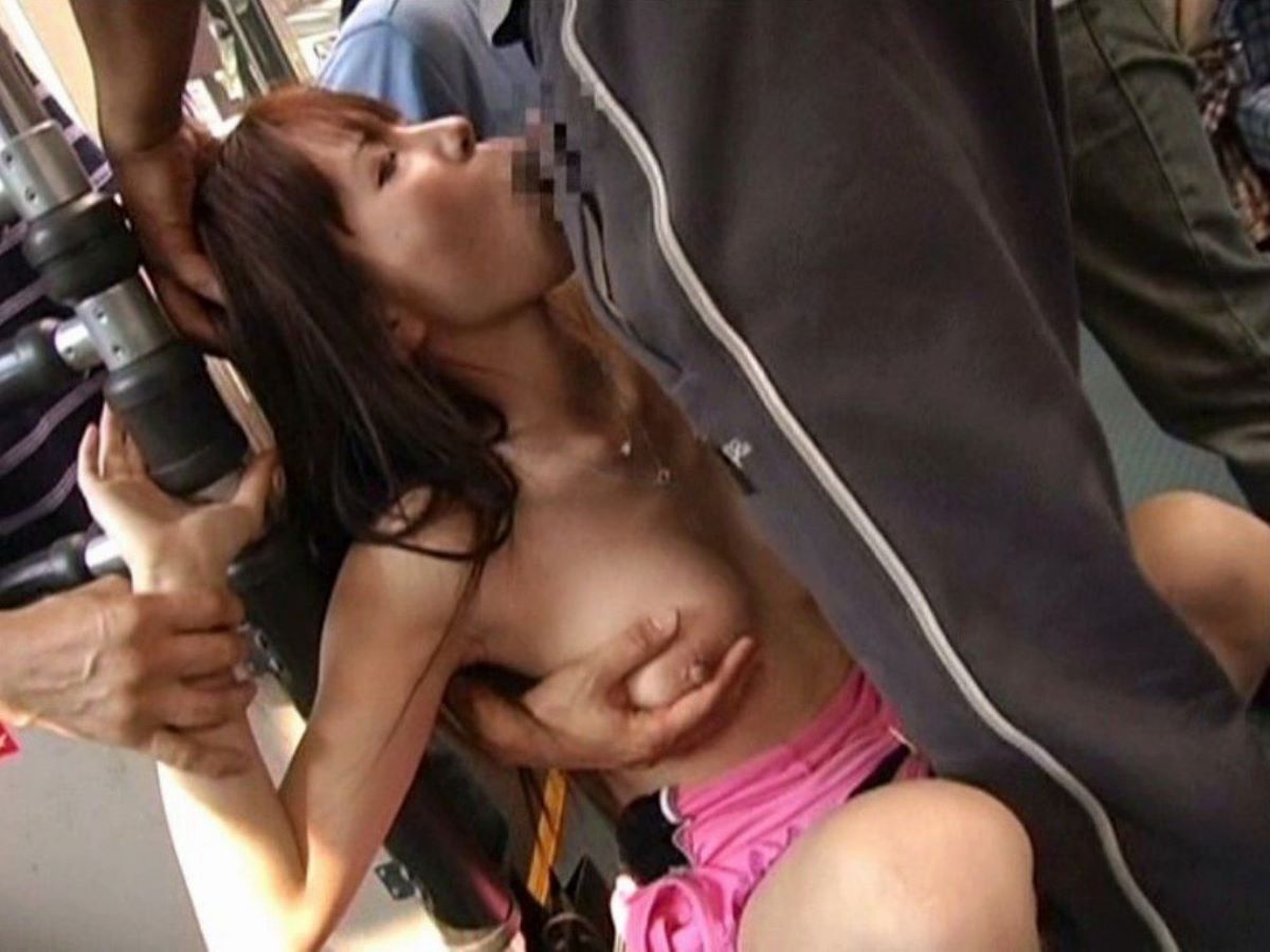азиатку насилуют в общественных местах фото 20