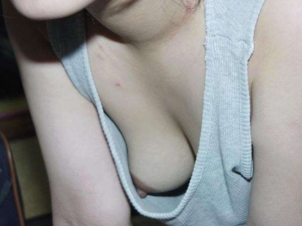 熟女 胸チラ 画像 123