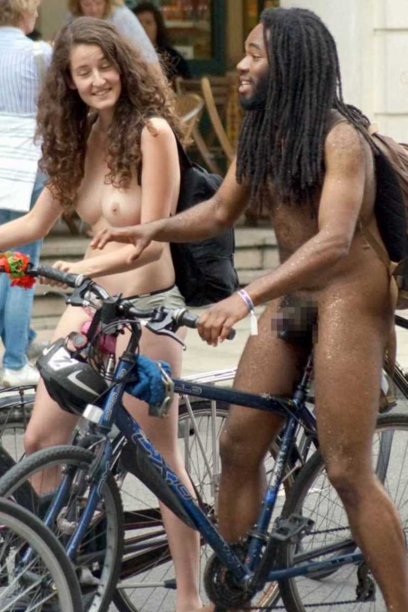 裸で自転車に乗るエロ画像 118