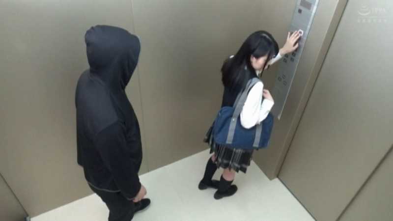 女子校生の痴漢エレベーター画像 13