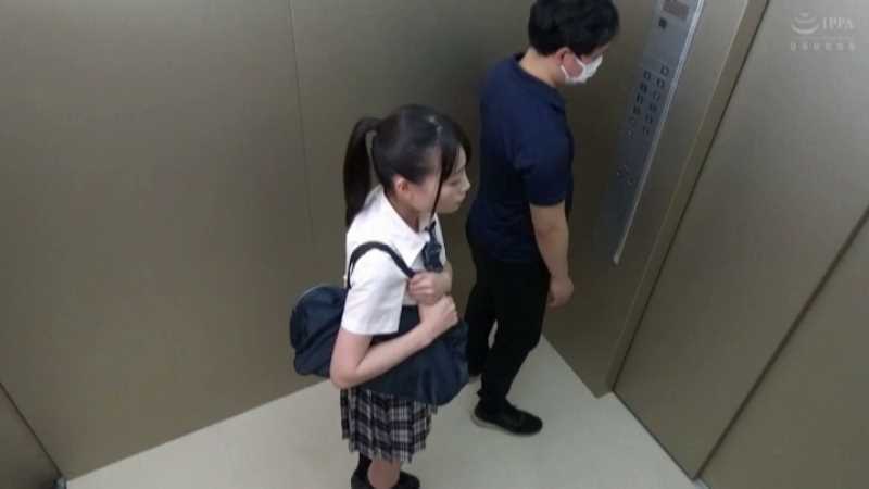 女子校生の痴漢エレベーター画像 45