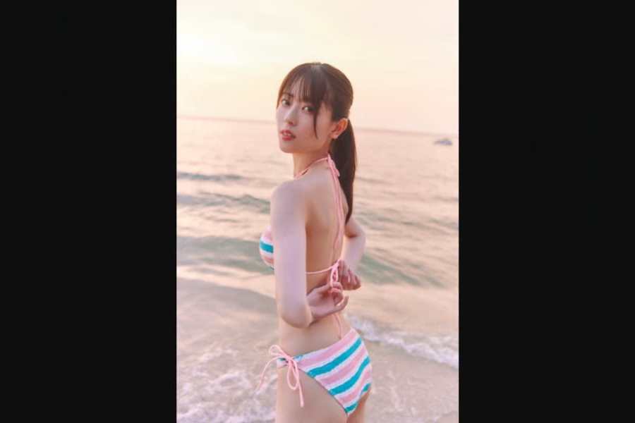 乃木坂46岩本蓮加の水着おっぱいエロ画像 4